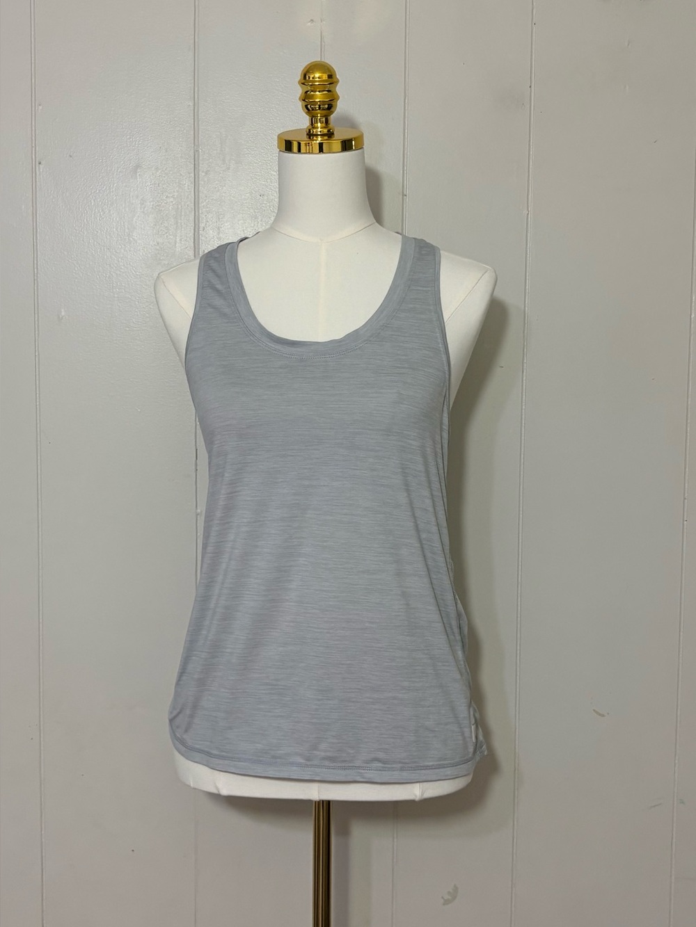 Vuori Lux Performance Racerback Tank Top Gray Estimated Size Small